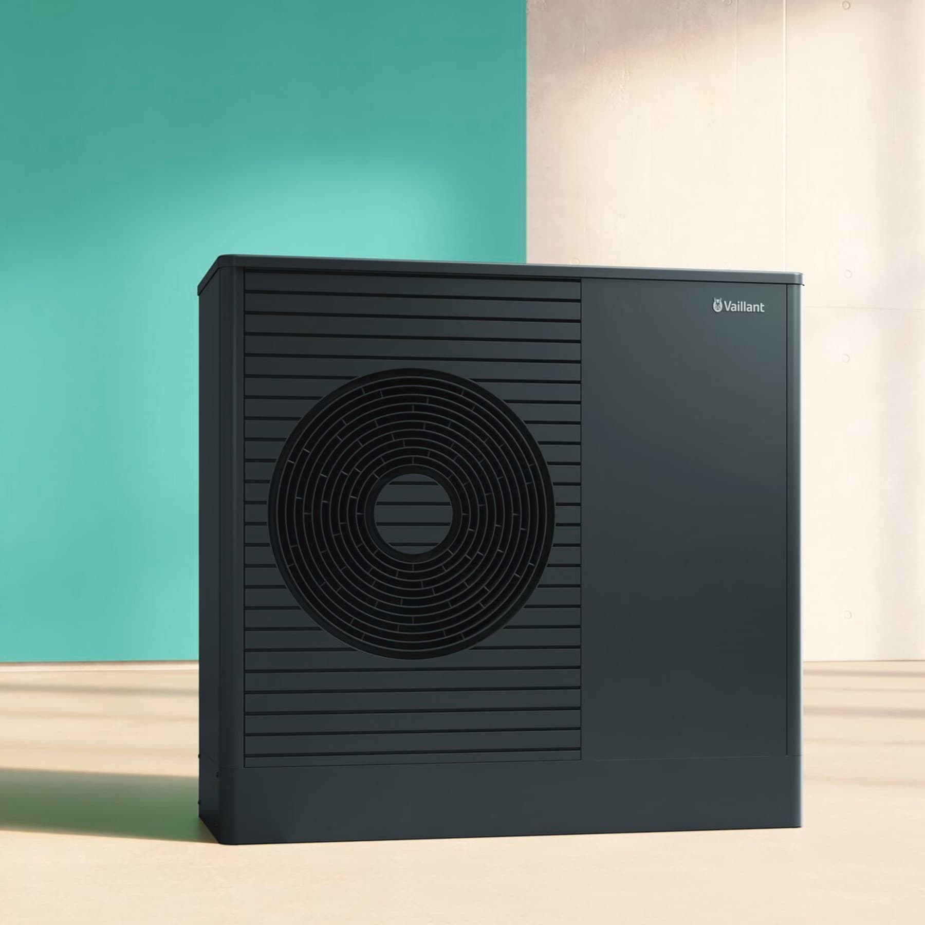 Yeşil duvarın önündeki vaillant ısı pompası