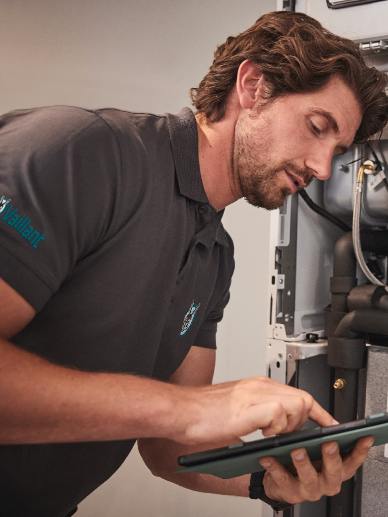 ecoTEC plus kombi bakımını yapan Vaillant mühendisi
