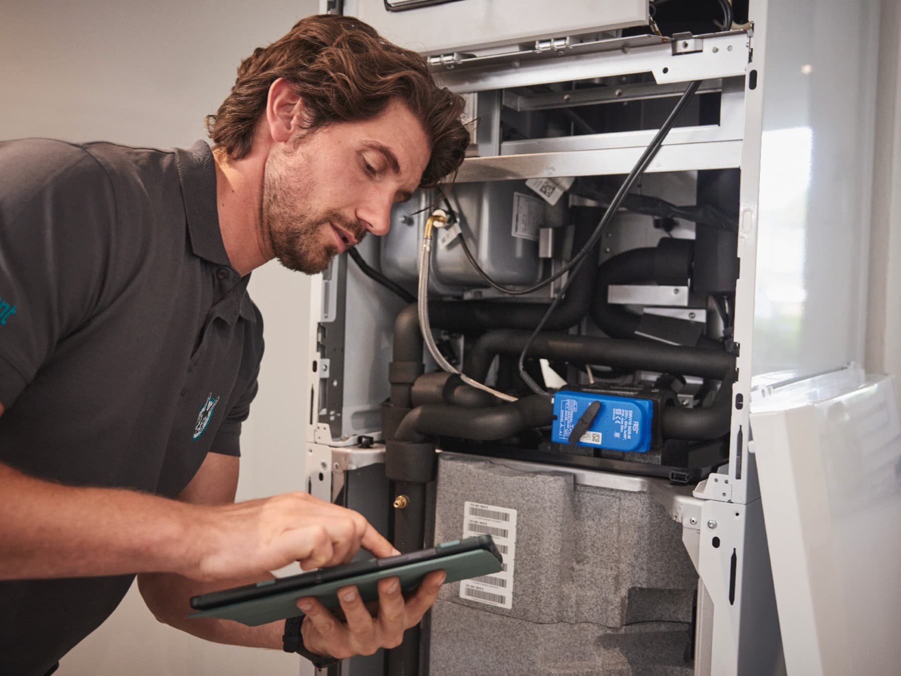 ecoTEC plus kombi bakımını yapan Vaillant mühendisi