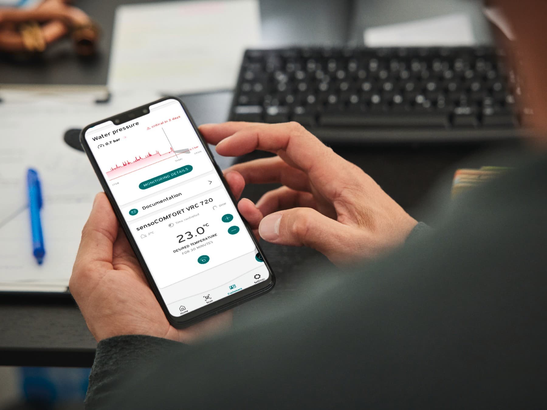 uzaktan izleme hizmeti uygulamasına sahip akıllı telefon